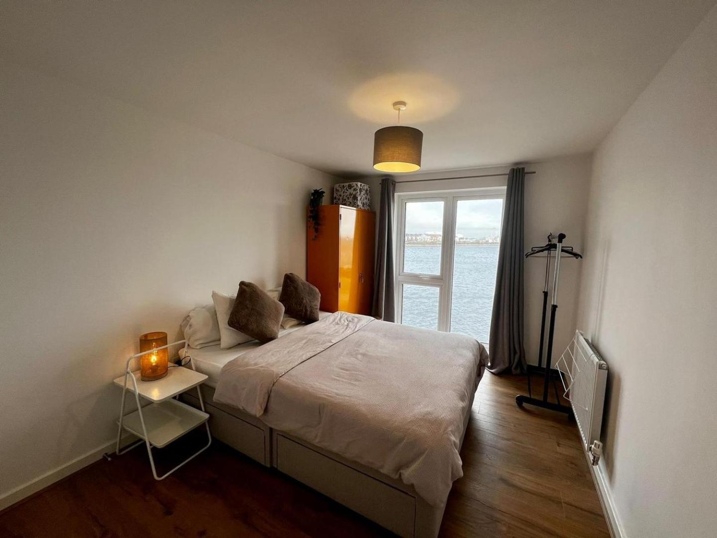 Two Bedroom Apartment In Barry-Close To Beach Eksteriør billede